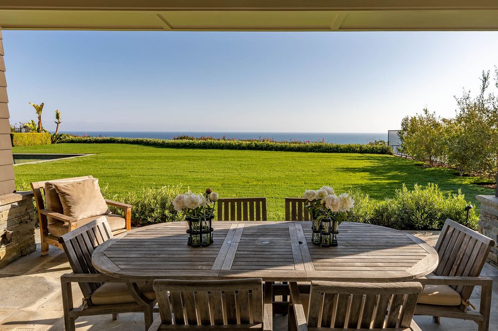 An-Iconic-Traditional-Home-in-Pacific-Palisades-listed-for-37500000-16