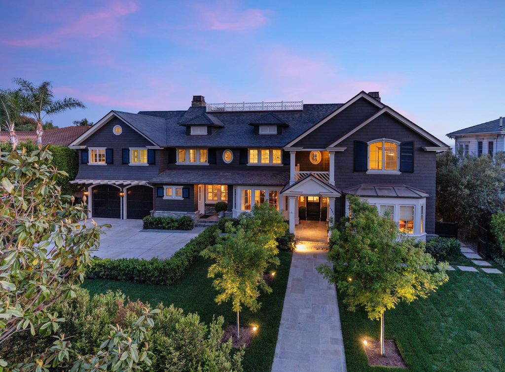 The Traditional Home in Pacific Palisades located at finest location on the Westside is beyond compare offering unparalleled views now available for sale. This home located at 14984 Corona Del Mar, Pacific Palisades, California