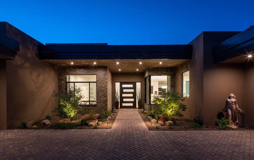 Arizona-newly-built-home-at-Scottsdale-with-Pinnacle-Peak-view-listed-for-5200000-17