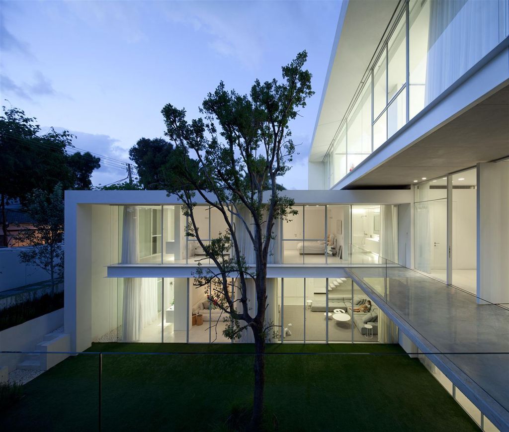 Beautiful Ramat Hasharon House in Israel by Pitsou Kedem Architects