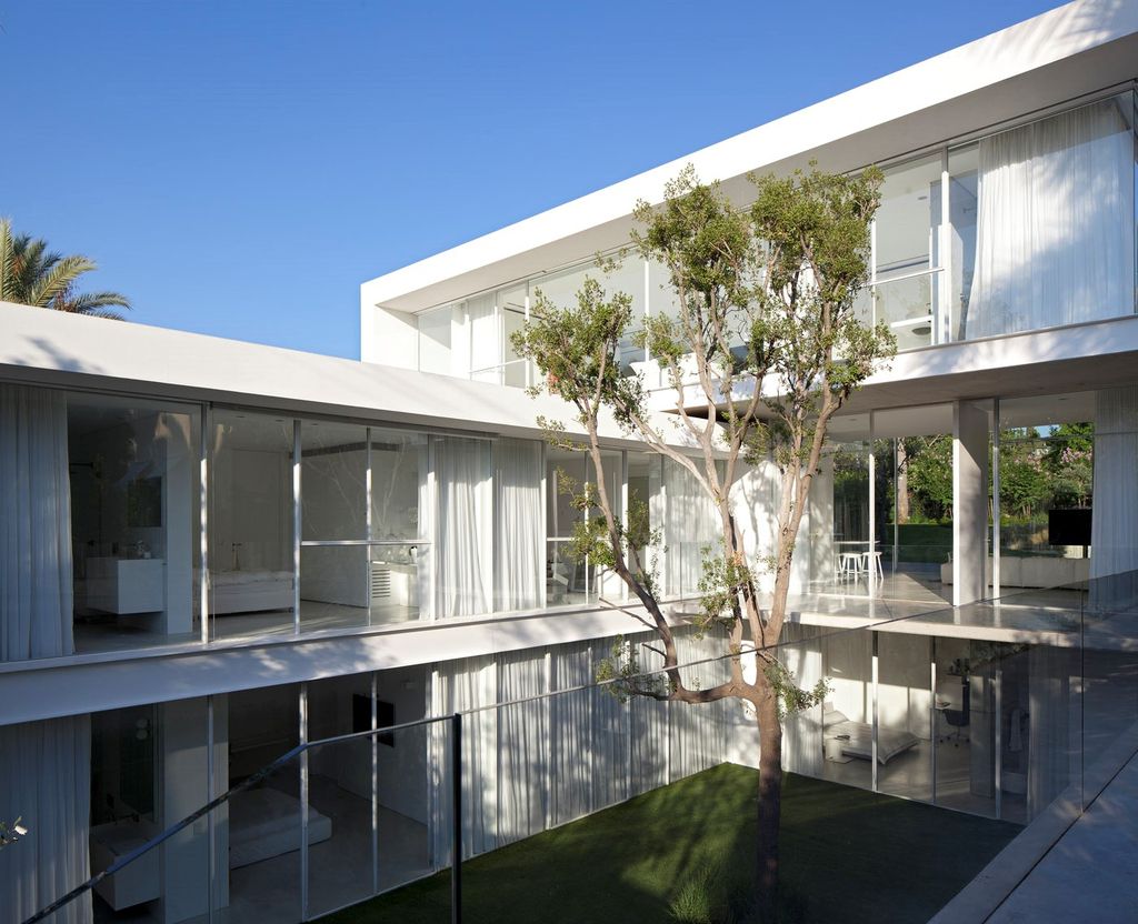 Beautiful Ramat Hasharon House in Israel by Pitsou Kedem Architects