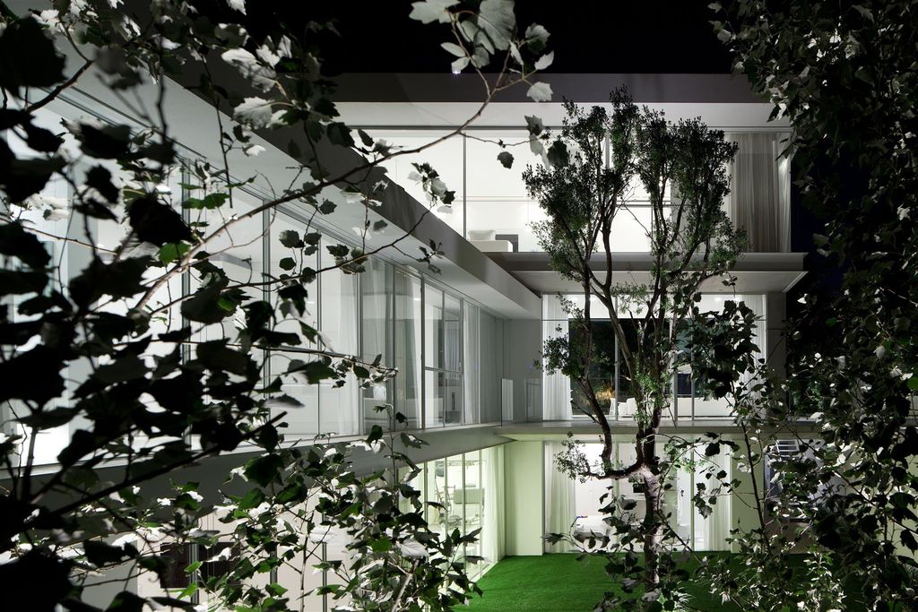 Beautiful-Ramat-Hasharon-House-in-Israel-by-Pitsou-Kedem-Architects-3