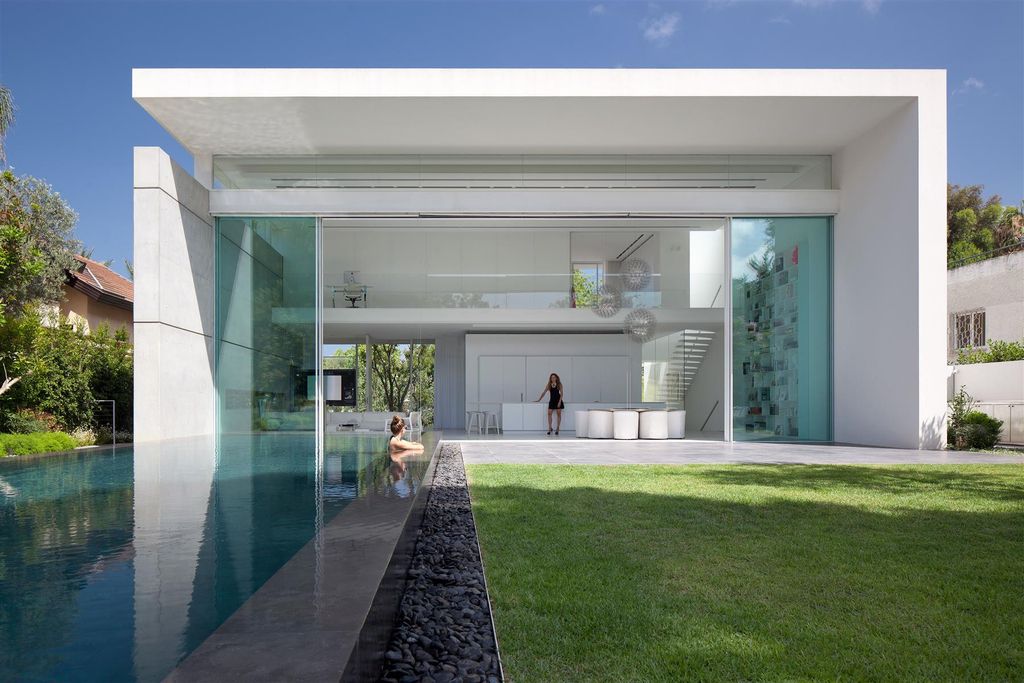 Beautiful-Ramat-Hasharon-House-in-Israel-by-Pitsou-Kedem-Architects-5