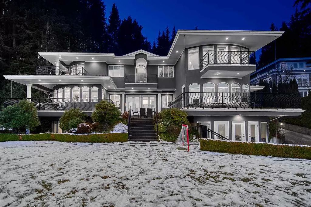 The Beautifully Renovated House in West Vancouver is designed by the amazing David Christopher now available for sale. This home located at 225 Normanby Cres, West Vancouver, BC V7S 1K6, Canada