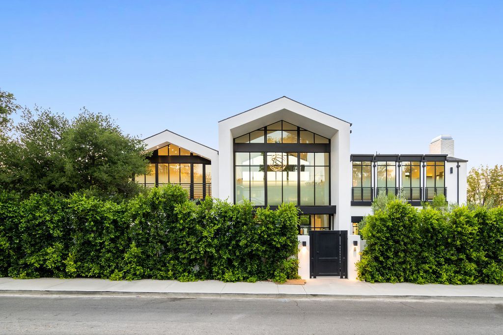 The Home in Los Angeles is an architectural masterpiece and arguably one of the most unique and special properties in LA now available for sale. This home located at 18933 Wells Dr, Tarzana, California