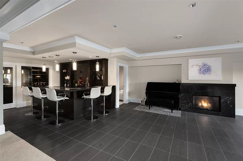 C9980000-Magnificent-Mansion-in-West-Vancouver-Features-Spectacular-Ocean-City-View-26