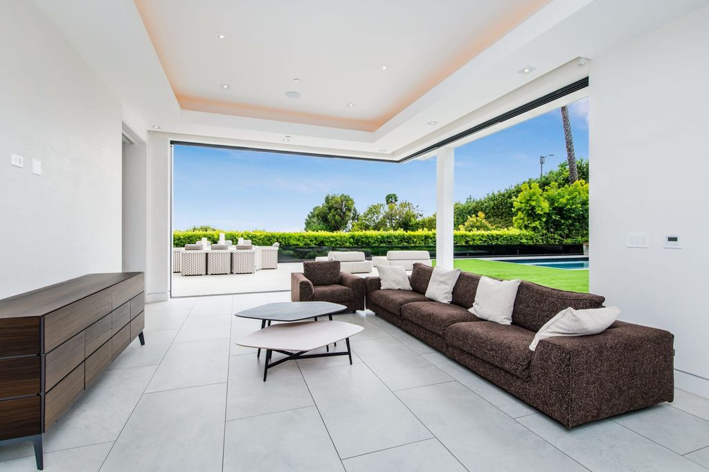 Contemporary-Home-in-the-most-prestigious-enclave-of-Beverly-Hills-listed-for-14900000-13