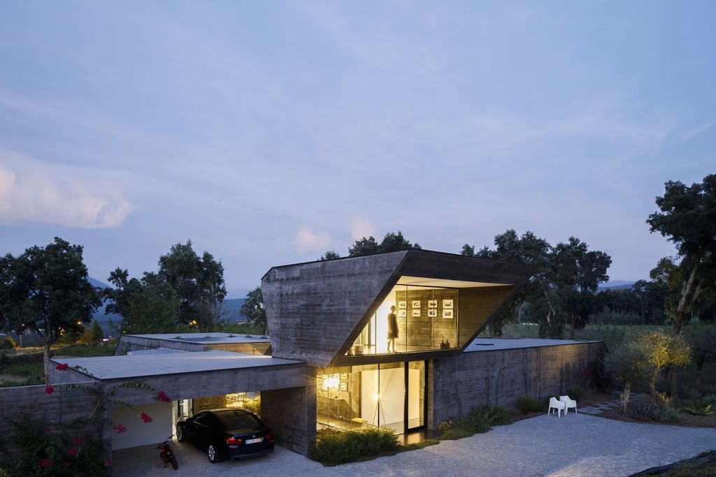 Cork-Oak-House-An-Angular-Concrete-House-by-Hugo-Pereira-Arquitetos-28