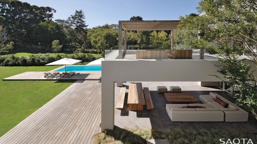 Elegant Silverhurst House, a Modern country Villa in Cape Town by SAOTA