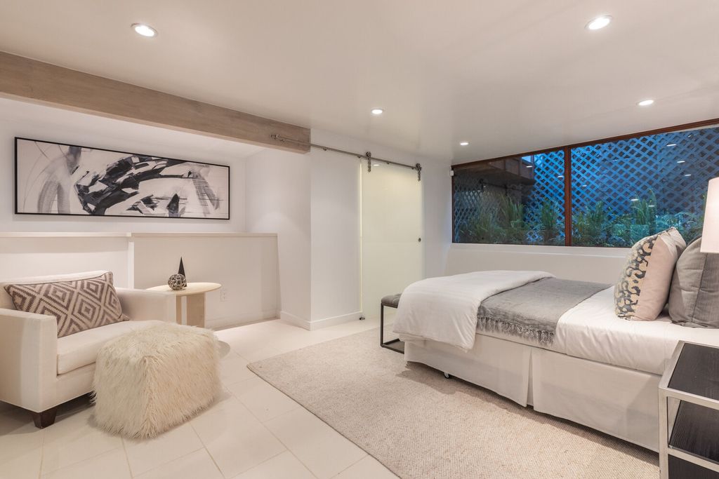 Enjoy-Endless-Beauty-of-A-12750000-Contemporary-Home-in-Santa-Monica-11