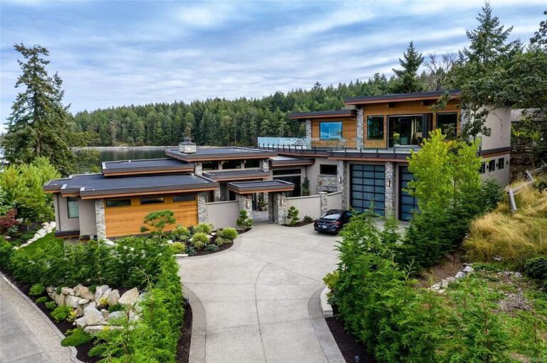 Enjoy Recreational Paradise in Sprawling Oceanfront Nanoose Bay House