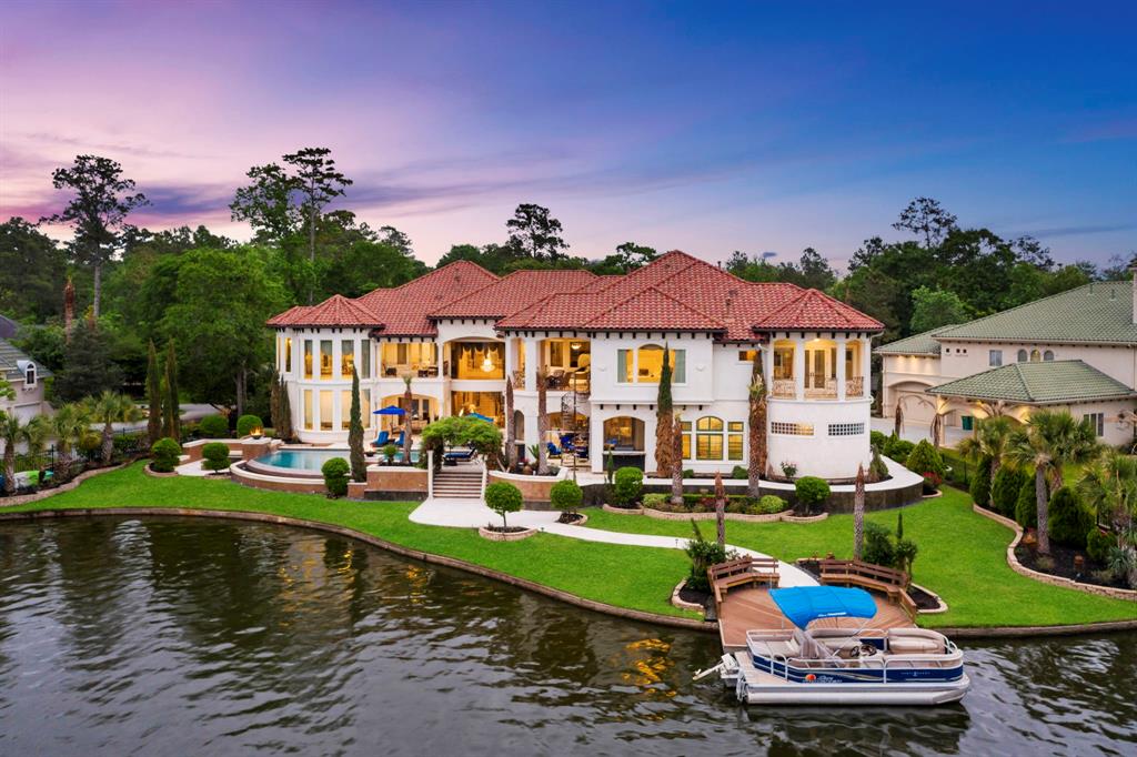 The Home in Texas is a Beautiful waterfront property enjoys sunlit days in the pool or beautiful evenings on a relaxing boat ride now available for sale. This home located at 2 W Isle Pl, Spring, Texas