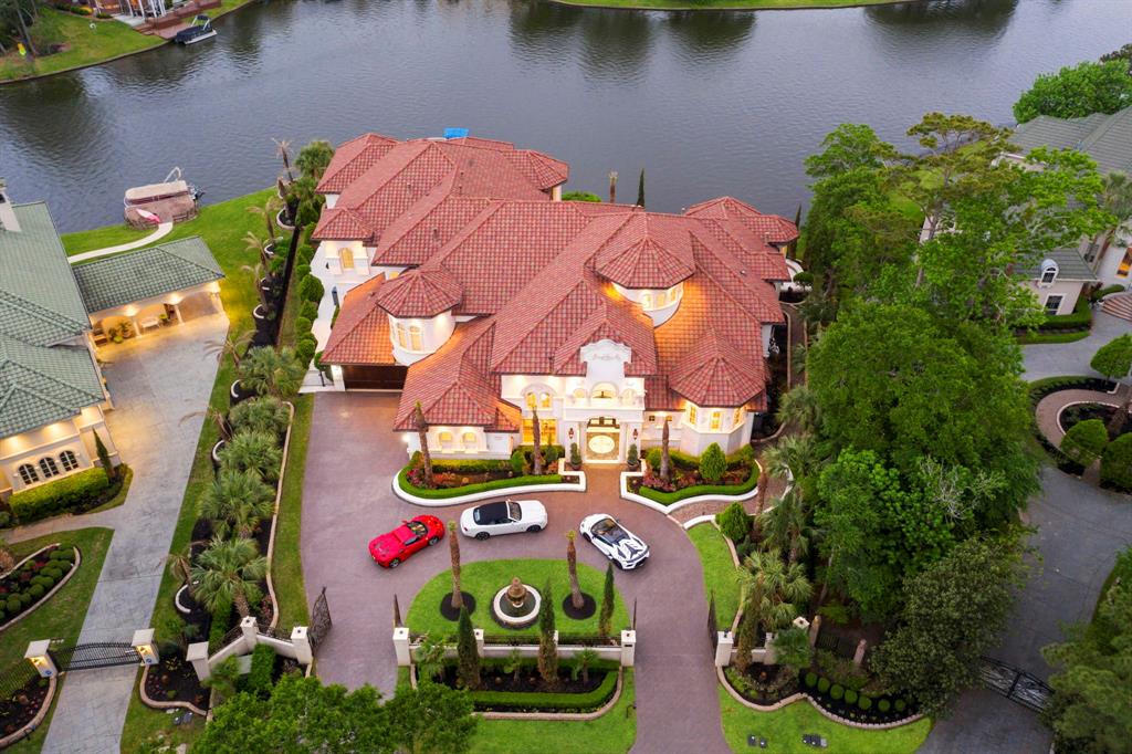 The Home in Texas is a Beautiful waterfront property enjoys sunlit days in the pool or beautiful evenings on a relaxing boat ride now available for sale. This home located at 2 W Isle Pl, Spring, Texas