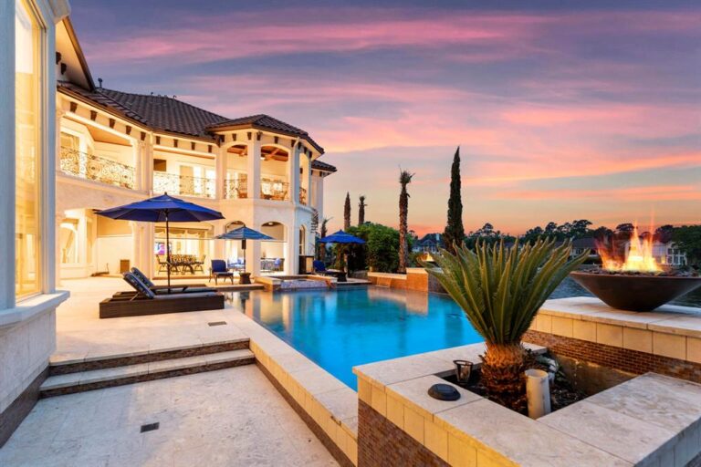 Exceptional Custom Home in Texas comes with Fantastic Water Views