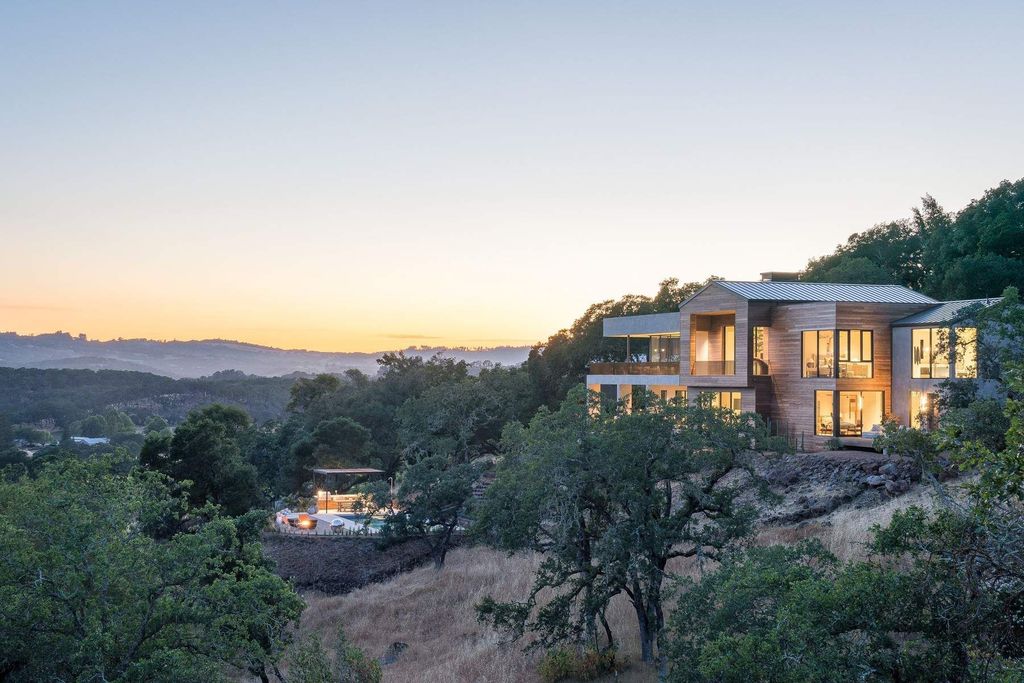 Experience-Sophisticated-Living-in-A-8500000-Glen-Ellen-Modern-Home-has-Dramatic-Views-18