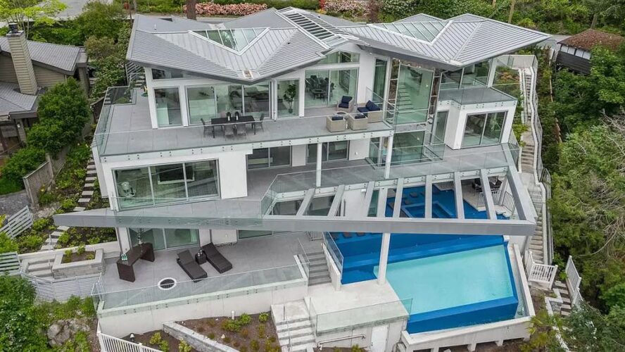 Flying KiteShaped Residence in West Vancouver with Breathtaking Ocean Views
