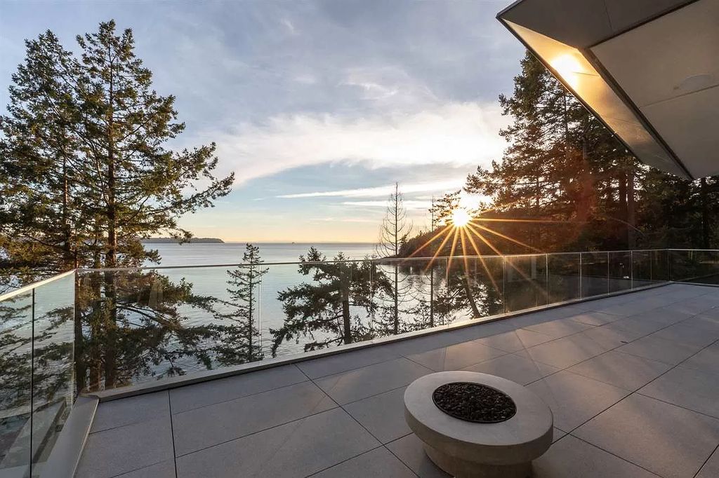 The Flying Kite-Shaped Residence in West Vancouver is an amazing home now available for sale. This home located at 4580 Marine Dr, West Vancouver, BC V7W 2N9, Canada