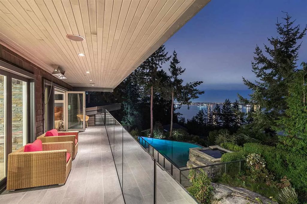 The Green Summer House in West Vancouver is a contemporary architecture masterpiece now available for sale. This home located at 3998 Bayridge Ave, West Vancouver, BC V7V 3J5, Canada