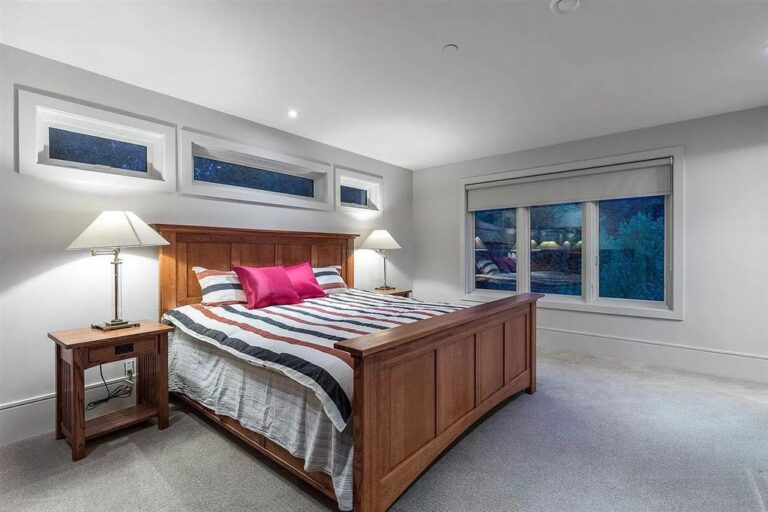 Green Summer House in West Vancouver with Breathtaking Ocean Views