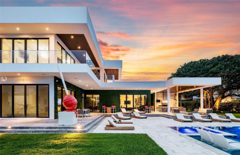 Modern Tropical Oasis with Breathtaking Water Views in Golden Beach ...