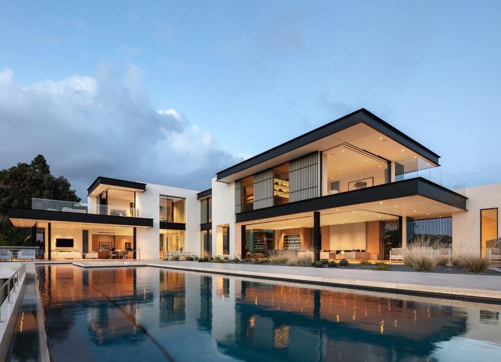 Laurel Way House, A Brand New Modern Trophy Estate by Mcclean Design