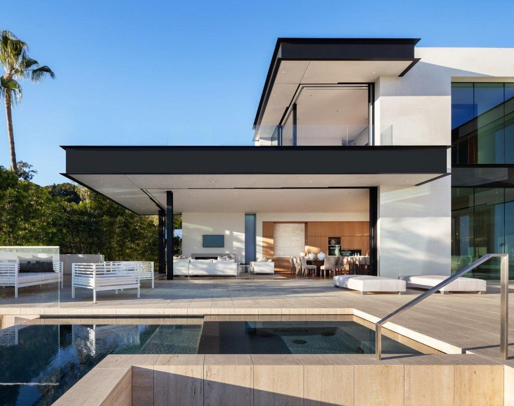 Laurel-Way-House-A-Brand-New-Modern-Trophy-Estate-by-Mcclean-Design-9