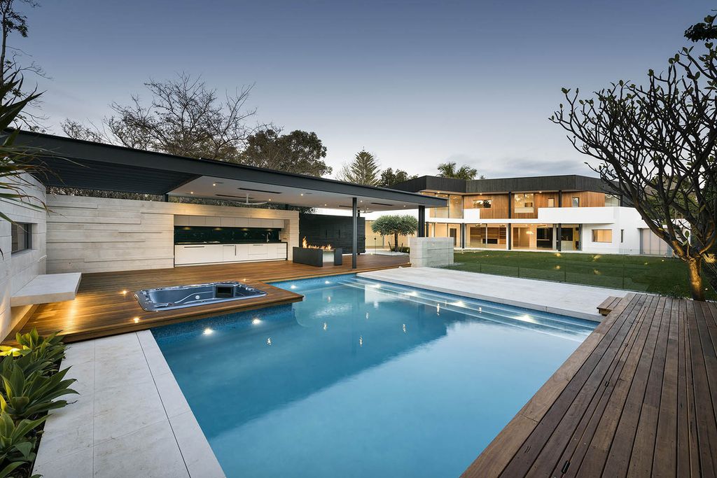 Luxurious Dalkeith Residence in Australia by Hillam Architects