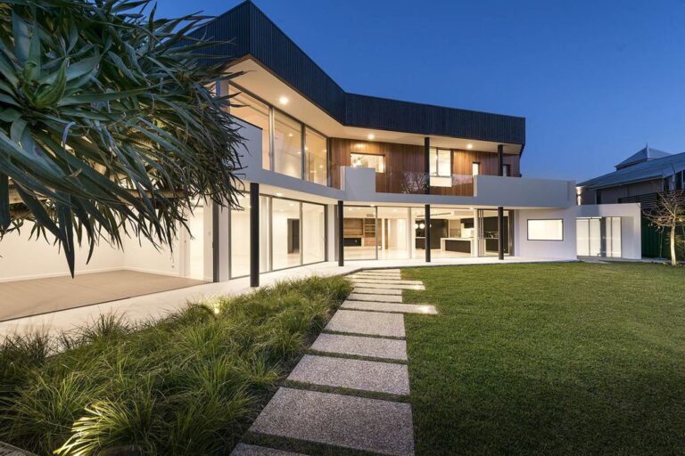 Luxurious Dalkeith Residence in Australia by Hillam Architects