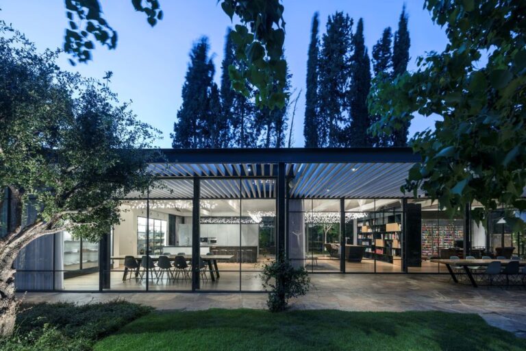 M3 House, a Fully Glazed Walls and Covered Walkways by Pitsou Kedem
