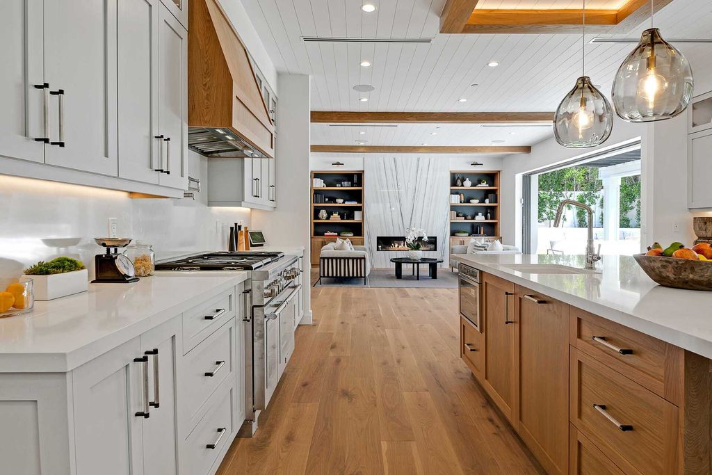 Meticulously-Crafted-Modern-Farmhouse-in-Los-Angeles-for-Sale-at-6499900-4