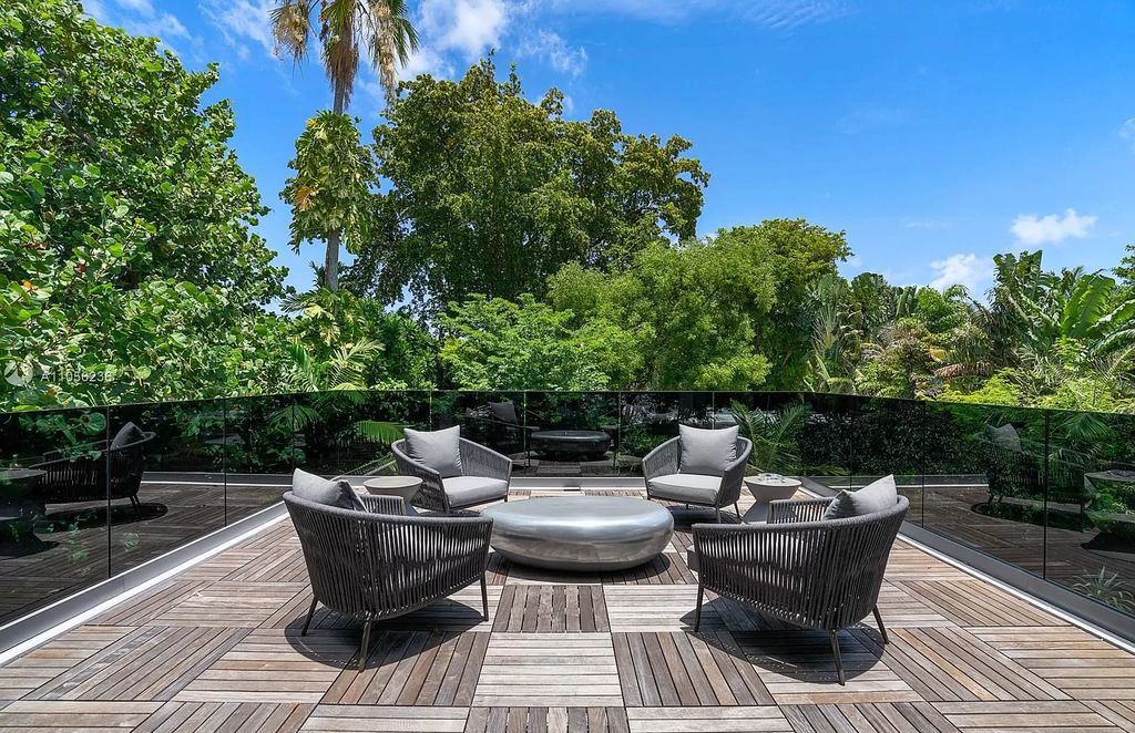 Newly-Built-Tropical-Modern-Home-in-Miami-Beach-hits-Market-for-6495000-27