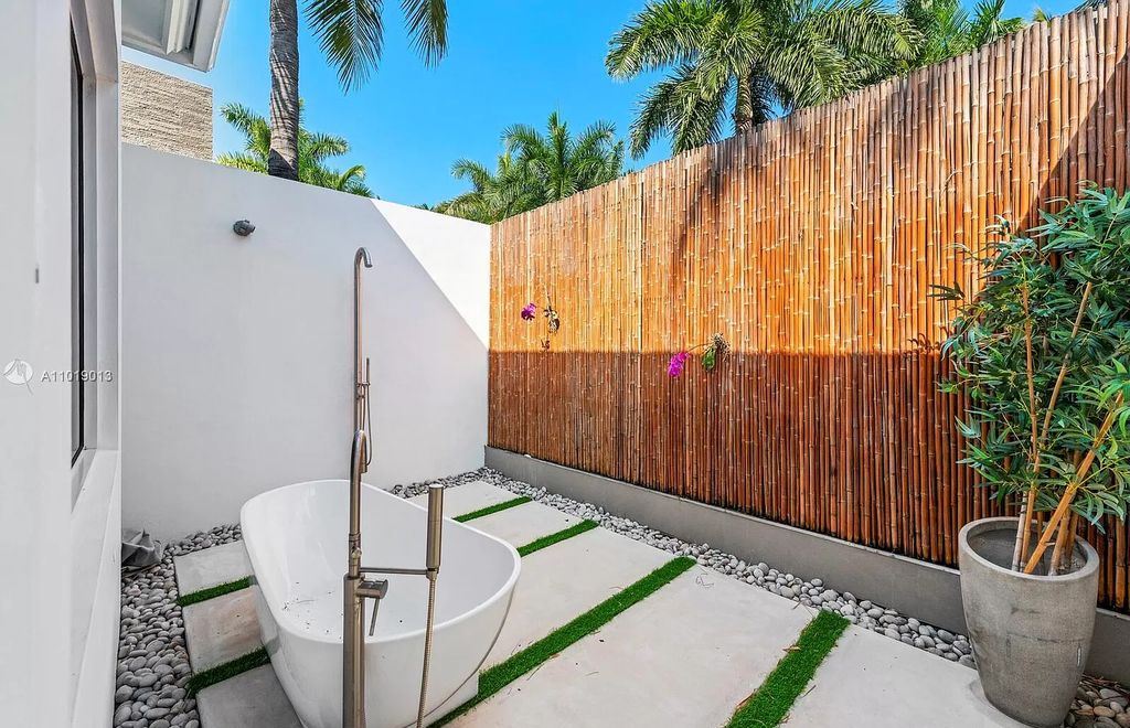 One-Story-Newly-Renovated-Home-in-Golden-Beach-redefines-Luxury-Living-asking-for-1450000-27