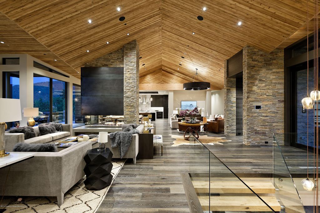 Outstanding Aspen chalet in Colorado with mountain view from Hunter Creek Valley
