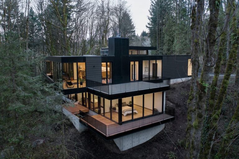 Prominent Royal residence in Portland’s Forest Park by Kaven Architecture