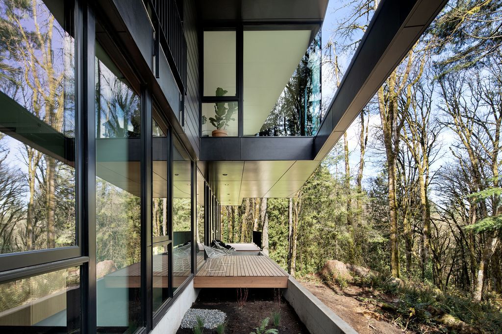 Prominent Royal residence in Portland's Forest Park by Kaven Architecture