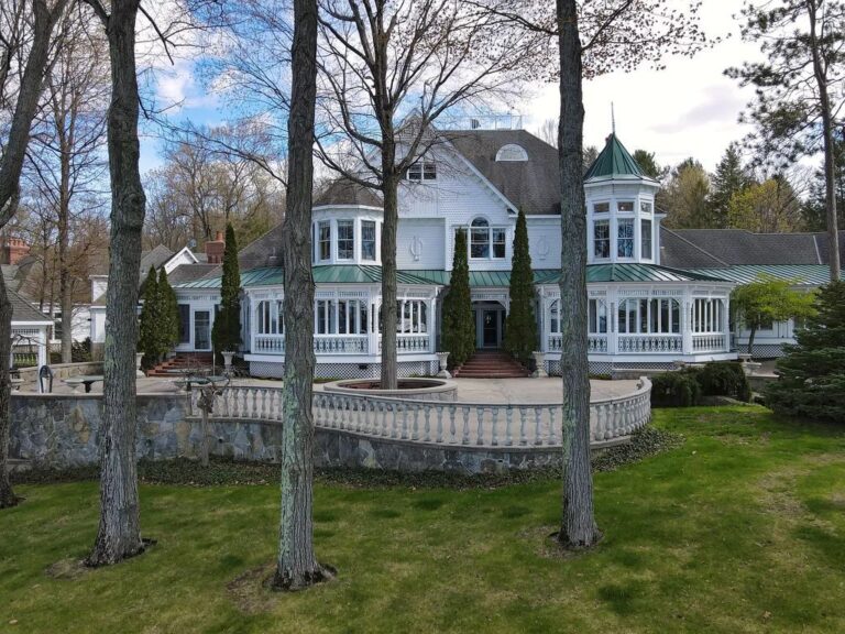 Recognizable Home in Michigan with Panoramic Views of Mullett Lake