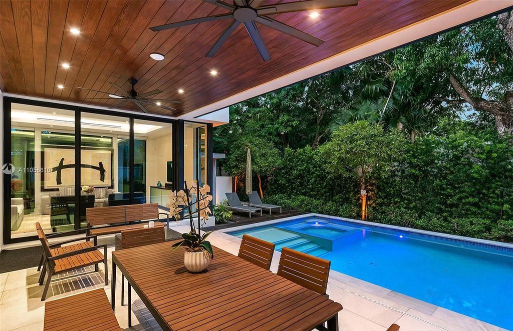 Sleek-Modern-Smart-Home-in-Miami-features-Superlative-Quality-Asking-for-3990000-2