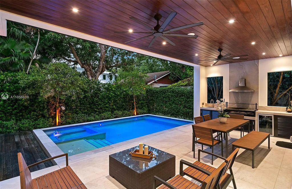 Sleek-Modern-Smart-Home-in-Miami-features-Superlative-Quality-Asking-for-3990000-26
