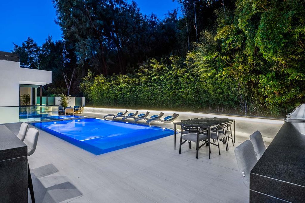 The Beverly Hills Home is a new custom extraordinary home is located in famed Trousdale Estates with amazing quality now available for sale. This home located at 1049 Loma Vista Dr, Beverly Hills, California