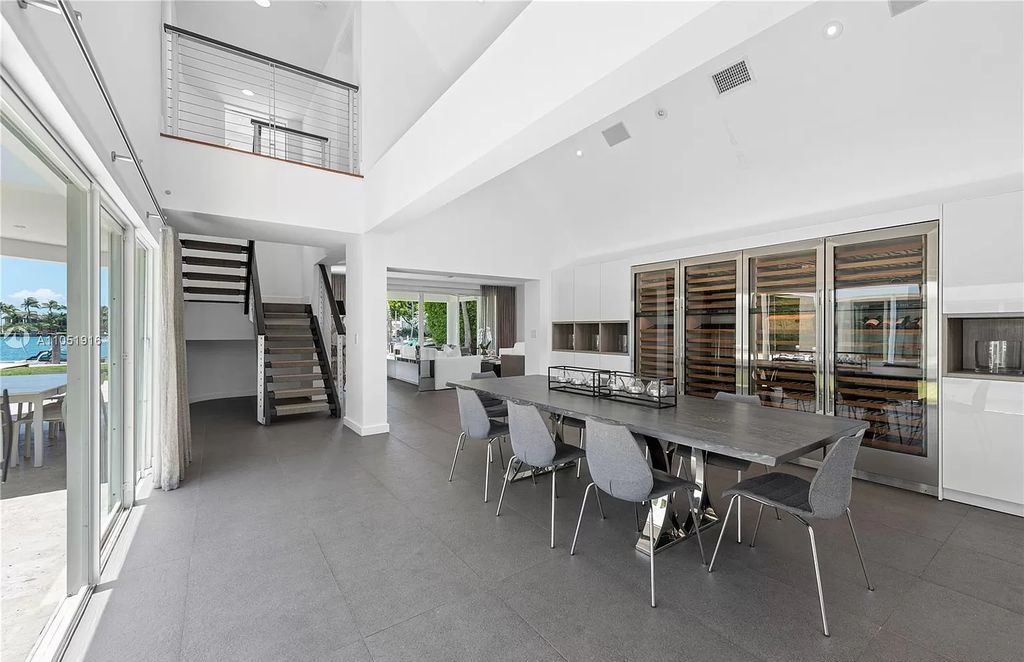 The Home in Key Biscayne is a contemporary and sophisticated waterfront residence with breathtaking views of the harbor and bay now available for sale. This home located at 890 Harbor Dr, Key Biscayne, Florida