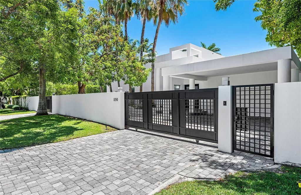 The Home in Key Biscayne is a contemporary and sophisticated waterfront residence with breathtaking views of the harbor and bay now available for sale. This home located at 890 Harbor Dr, Key Biscayne, Florida