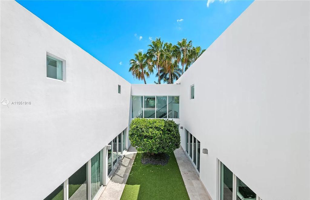 Spectacular-Contemporary-Waterfront-home-in-Key-Biscayne-for-Sale-at-13500000-24