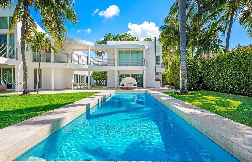 Spectacular-Contemporary-Waterfront-home-in-Key-Biscayne-for-Sale-at-13500000-5