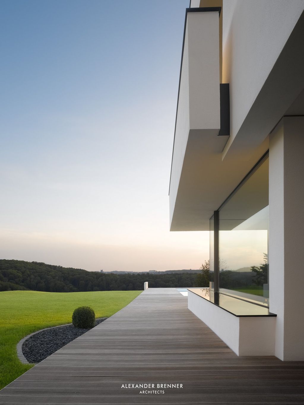 Stunning Oberen Berg House in Stuttgart, Germany by Alexander Brenner