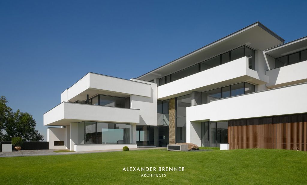 Stunning Oberen Berg House in Stuttgart, Germany by Alexander Brenner