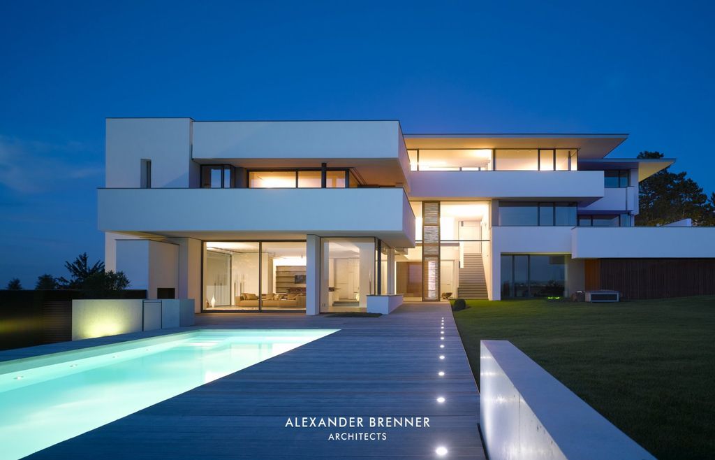 Stunning Oberen Berg House in Stuttgart, Germany by Alexander Brenner