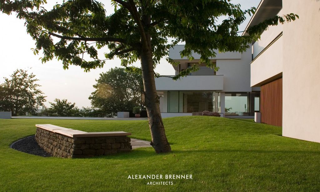 Stunning Oberen Berg House in Stuttgart, Germany by Alexander Brenner