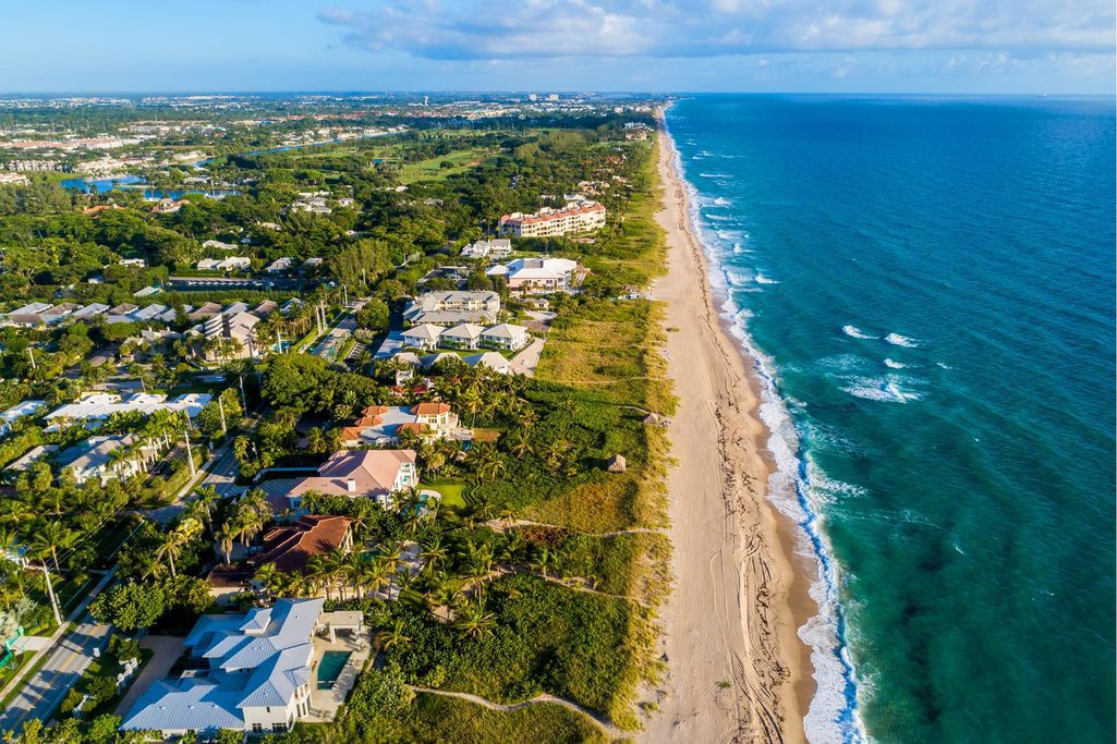 Sumptuous oceanfront residence in Florida with dramatic Atlantic Ocean views