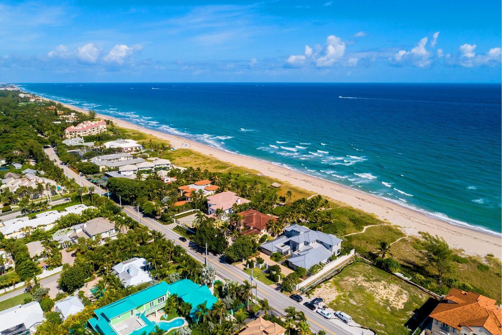 Sumptuous oceanfront residence in Florida with dramatic Atlantic Ocean views