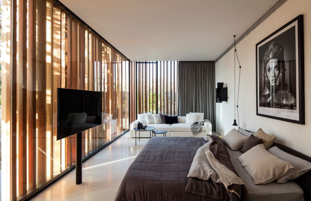 The-S-House-a-Modern-Dwelling-in-Israel-by-Pitsou-Kedem-Architects-18